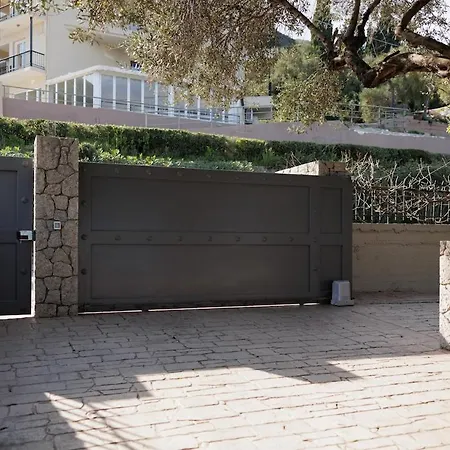 Alia, Your Modern Beachfront Escape Villa Benitses (Corfu)