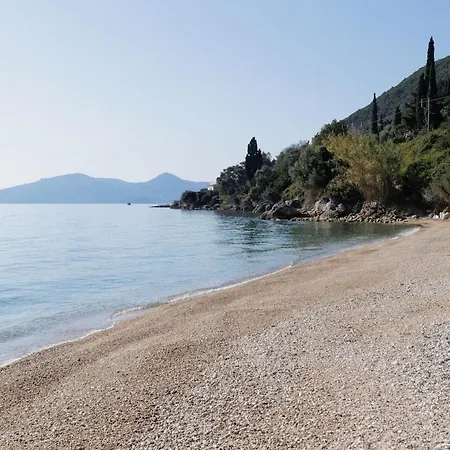 Alia, Your Modern Beachfront Escape Villa Benitses (Corfu)