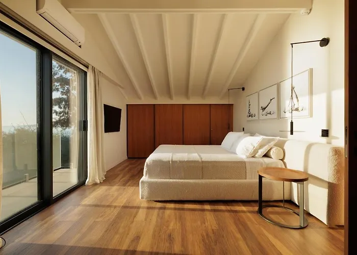 Alia, Your Modern Beachfront Escape *