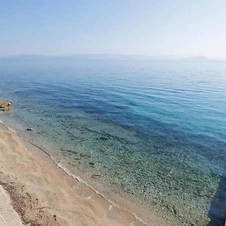 Alia, Your Modern Beachfront Escape *