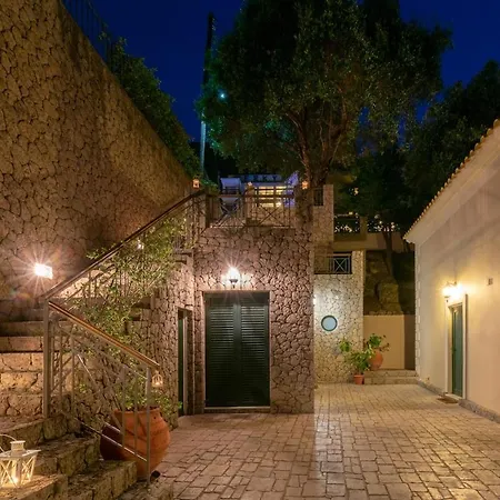 Willa Alia, Your Modern Beachfront Escape Benitses (Corfu)