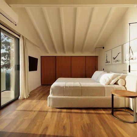 Alia, Your Modern Beachfront Escape *
