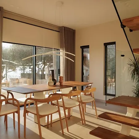 Alia, Your Modern Beachfront Escape Willa