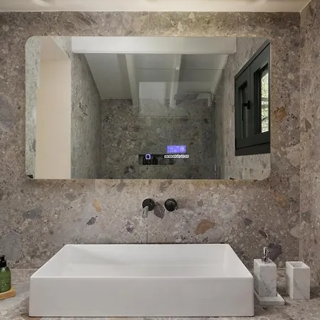 Alia, Your Modern Beachfront Escape Benitses (Corfu)