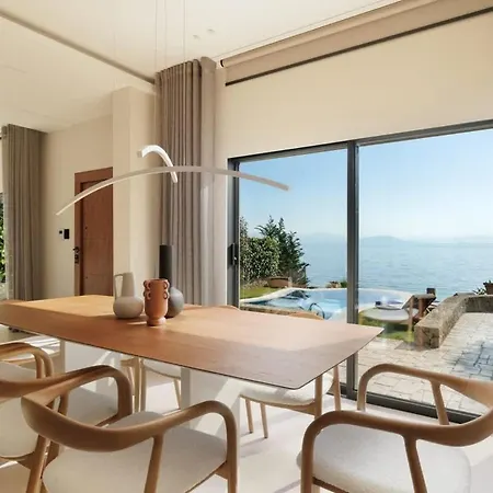 Alia, Your Modern Beachfront Escape 빌라