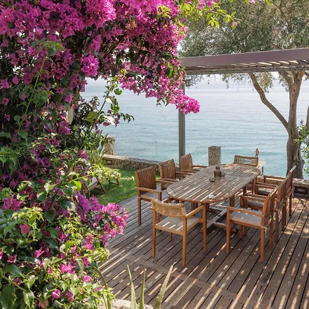 Alia, Your Modern Beachfront Escape *