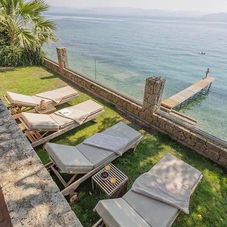 ヴィラ Alia, Your Modern Beachfront Escape