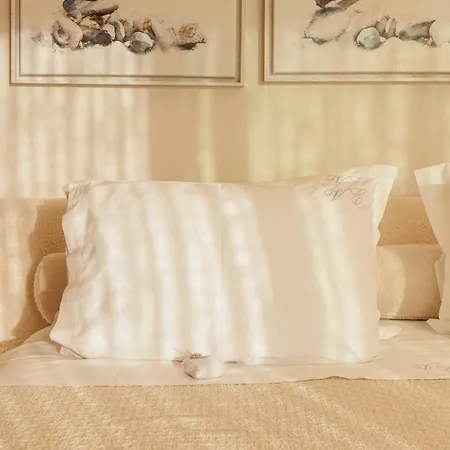 Alia, Your Modern Beachfront Escape * ベニテス