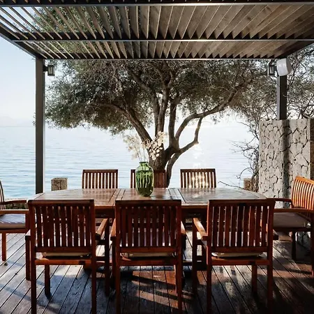 ヴィラ Alia, Your Modern Beachfront Escape *