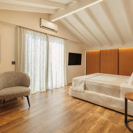 Alia, Your Modern Beachfront Escape *