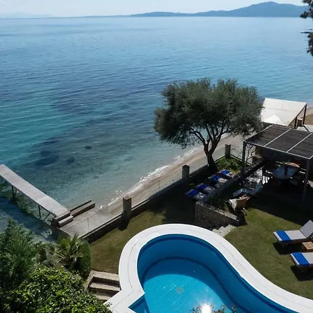 Alia, Your Modern Beachfront Escape ヴィラ *
