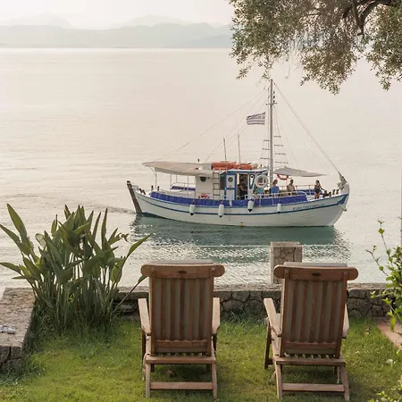 ヴィラ Alia, Your Modern Beachfront Escape *
