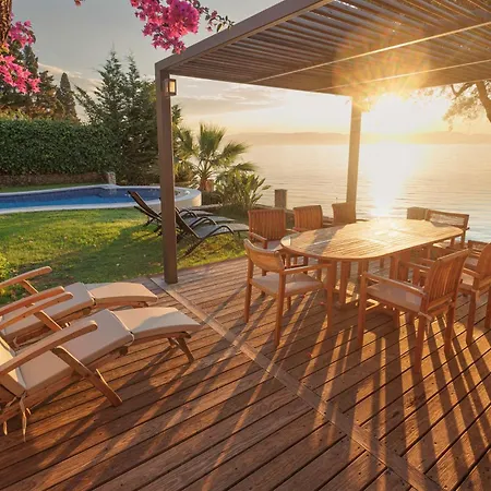 ヴィラ Alia, Your Modern Beachfront Escape ベニテス