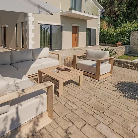 Alia, Your Modern Beachfront Escape *