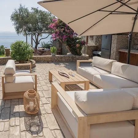 Alia, Your Modern Beachfront Escape * ベニテス