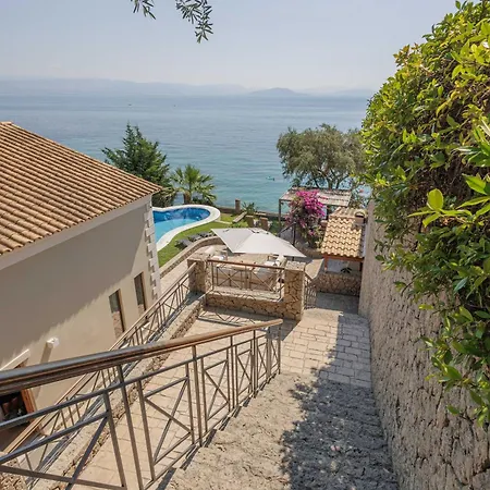 Alia, Your Modern Beachfront Escape ヴィラ *