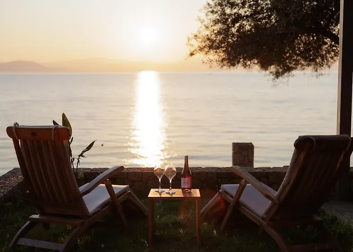 Alia, Your Modern Beachfront Escape *