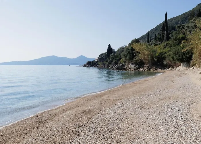 Alia, Your Modern Beachfront Escape Villa Benitses (Corfu)