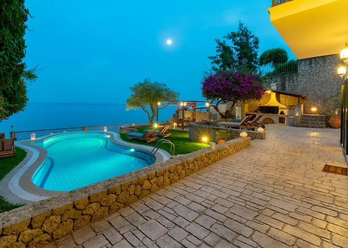 Alia, Your Modern Beachfront Escape * Benitses (Corfu)