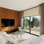 Alia, Your Modern Beachfront Escape Villa Mpenitses