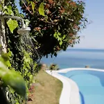 Alia, Your Modern Beachfront Escape Mpenitses