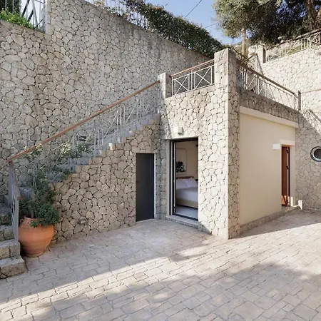 Вилла Alia, Your Modern Beachfront Escape