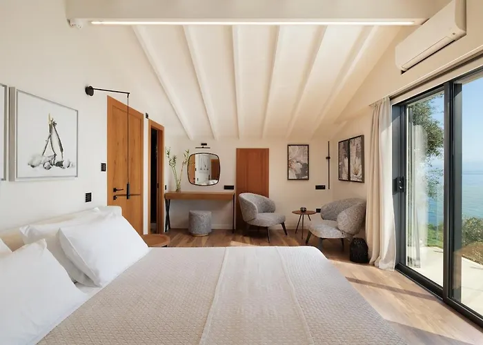 Alia, Your Modern Beachfront Escape Бенитсес