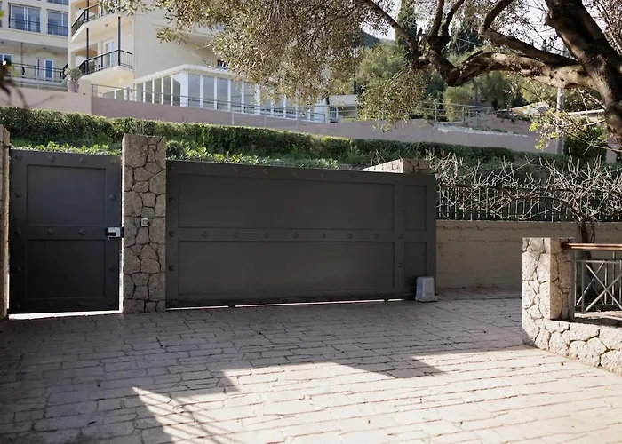 Alia, Your Modern Beachfront Escape Вилла Бенитсес